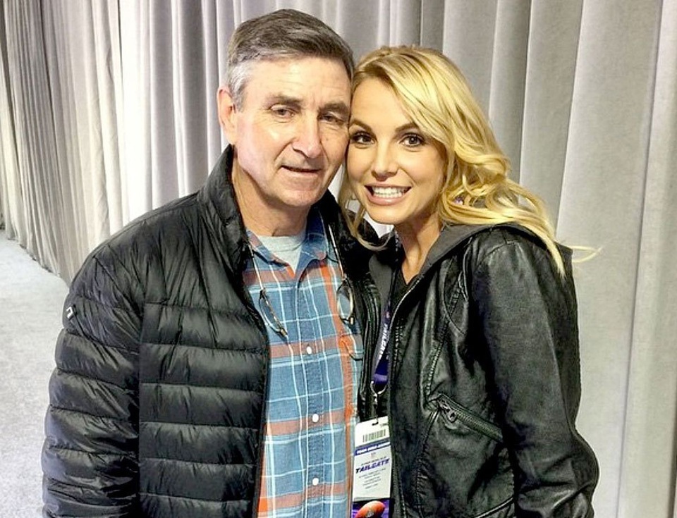 Bi kịch của Britney Spears: Cha ruột nói con gái bị mất trí nhớ - 3 Bi kịch của Britney Spears: Cha ruột nói con gái bị mất trí nhớ - 3