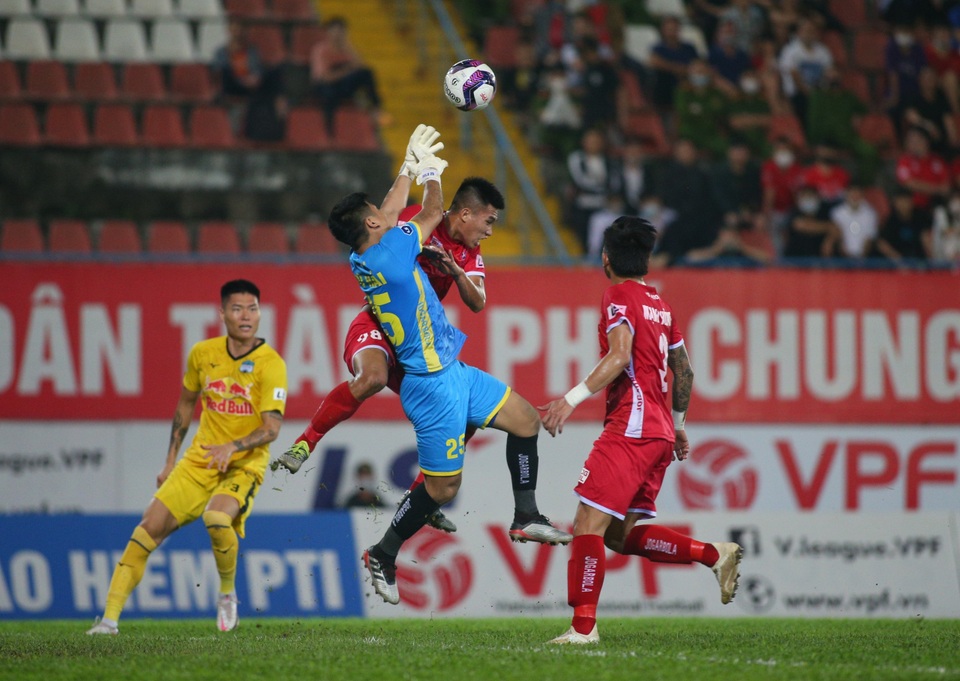 Hải Phòng 0-2 HA Gia Lai: Công Phượng im tiếng, Văn Toàn đặt dấu ấn - 10 Hải Phòng 0-2 HA Gia Lai: Công Phượng im tiếng, Văn Toàn đặt dấu ấn - 10