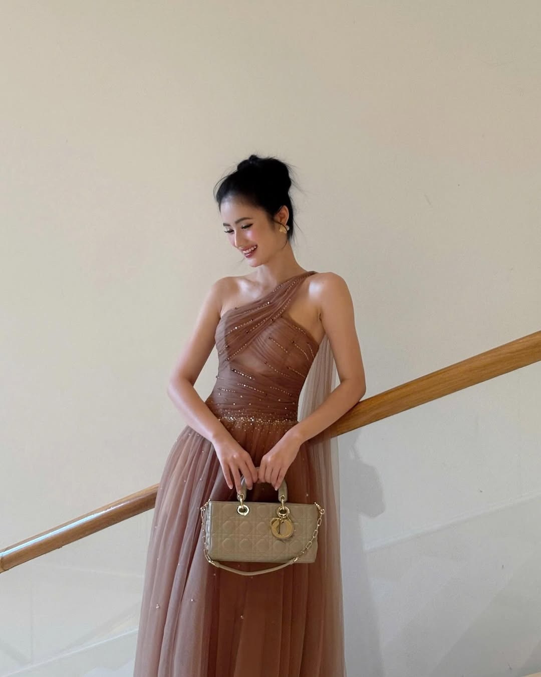 Huynh Tran Y Nhi ទទួលបានពិន្ទុក្នុងការប្រលងបវរកញ្ញាពិភពលោក ដោយសារជំនាញពិសេស - ១០ Huỳnh Trần Ý Nhi ghi điểm ở cuộc thi Hoa hậu Thế giới nhờ kỹ năng đặc biệt - 10