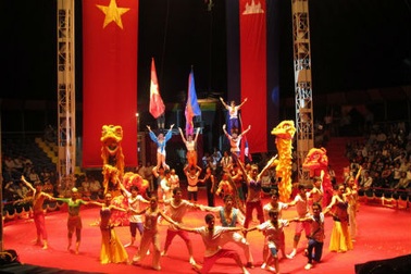 Vì sao 1/2 tân học sinh “bỏ” Trường Xiếc VN?