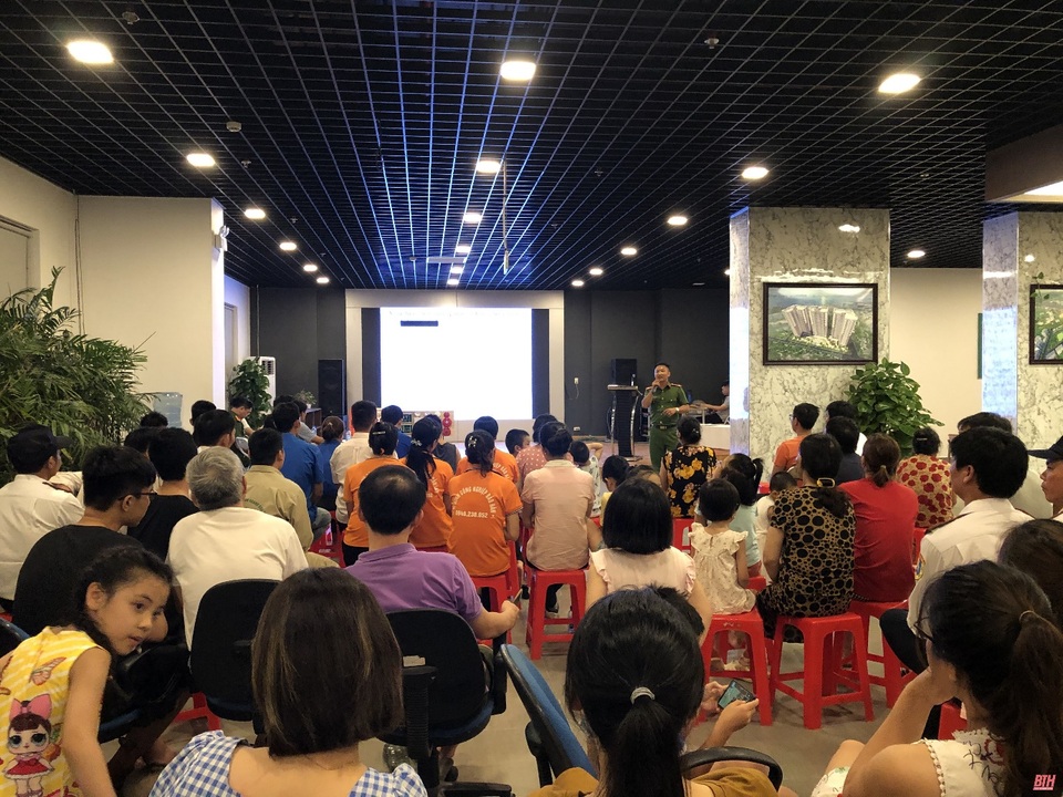 Đưa kiến thức phòng cháy, chữa cháy đến chung cư - 1 Đưa kiến thức phòng cháy, chữa cháy đến chung cư - 1