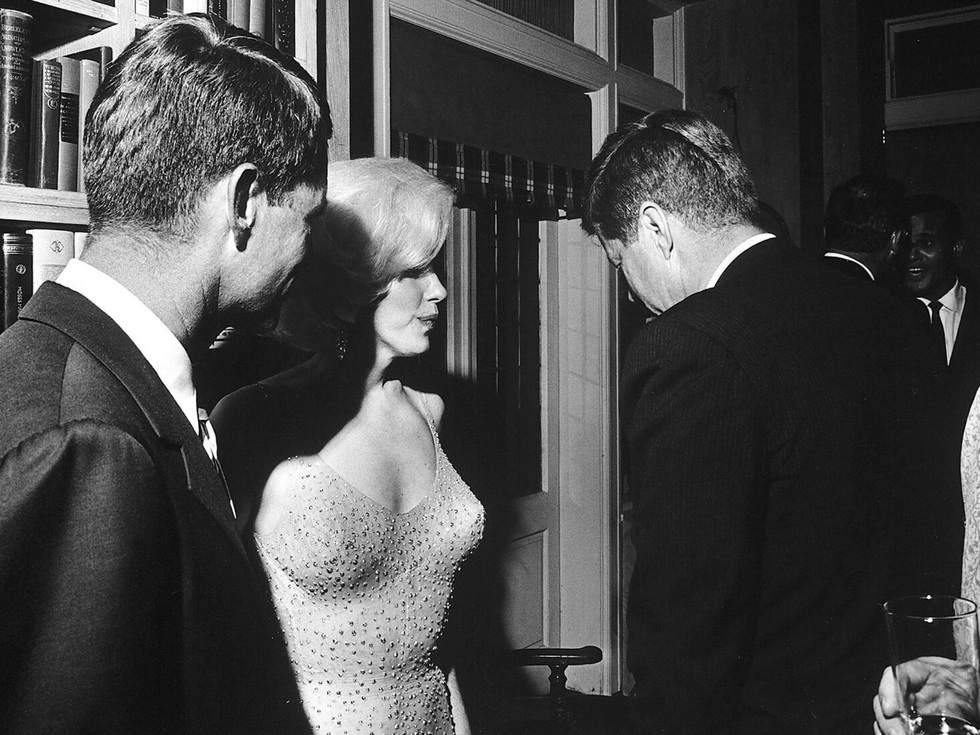 Đời bi thảm và bí ẩn chưa có lời giải đáp quanh cái chết của Marilyn Monroe - 4 Đời bi thảm và bí ẩn chưa có lời giải đáp quanh cái chết của Marilyn Monroe - 4