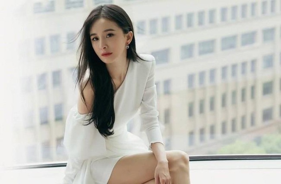 Dáng vóc thanh mảnh của “bà mẹ một con” Dương Mịch - 14 Dáng vóc thanh mảnh của “bà mẹ một con” Dương Mịch - 14