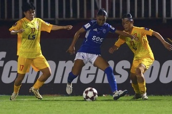 Cầu thủ nữ Singapore đột quỵ trên sân Thống Nhất ở Cúp C1 châu Á