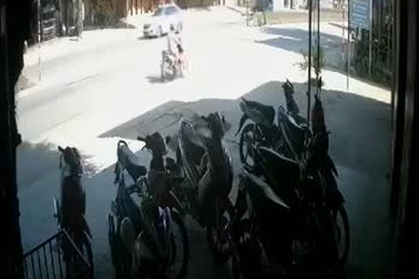 Xe ben tông xe Mercedes