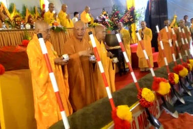 Nghi thức cầu nguyện - đặt đá khởi công cơ sở mới Học viện Phật giáo Việt Nam tại Huế