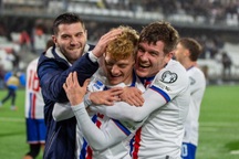 Đội bóng của sinh viên, thợ mộc gây chấn động châu Âu, có cửa dự World Cup