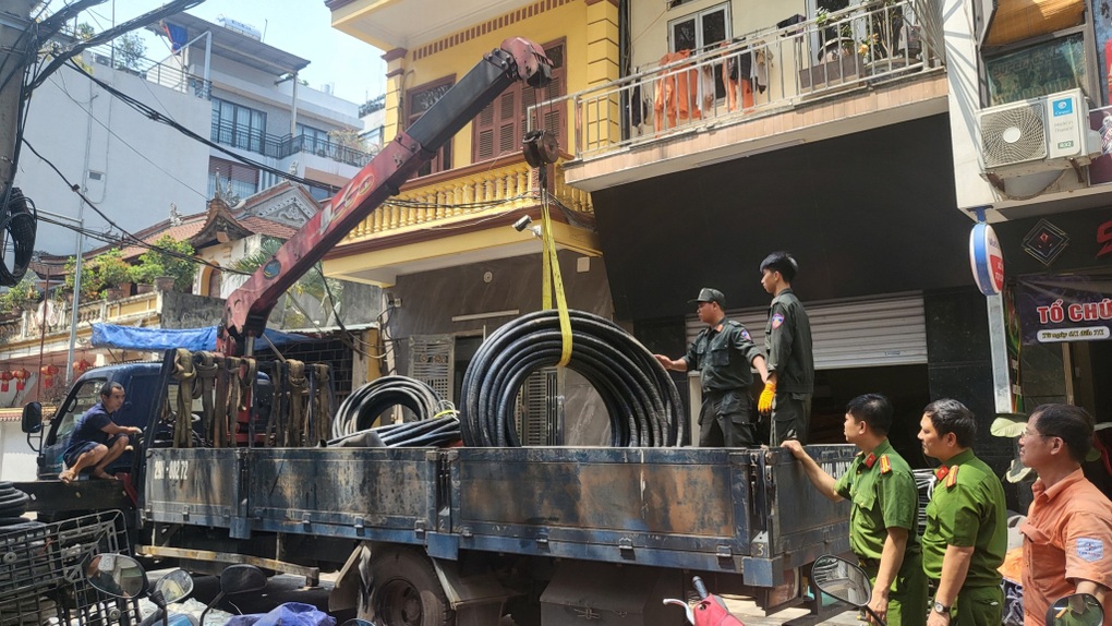 Triệt phá đường dây trộm cắp cáp ngầm quy mô đặc biệt lớn ở Phú Thọ - 2 Triệt phá đường dây trộm cắp cáp ngầm quy mô đặc biệt lớn ở Phú Thọ - 2