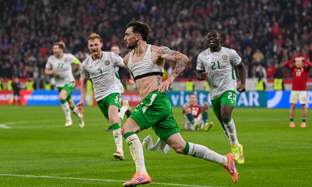 វីរបុរសដ៏ត្រេកត្រអាលរបស់ប្រទេសអៀរឡង់រីកចម្រើនដោយសារមិត្តស្រី«ធាត់ខ្លាំង»របស់ខ្លួន - 1 Người hùng gây sốt của Ireland thăng hoa nhờ bạn gái “siêu vòng 1” - 1