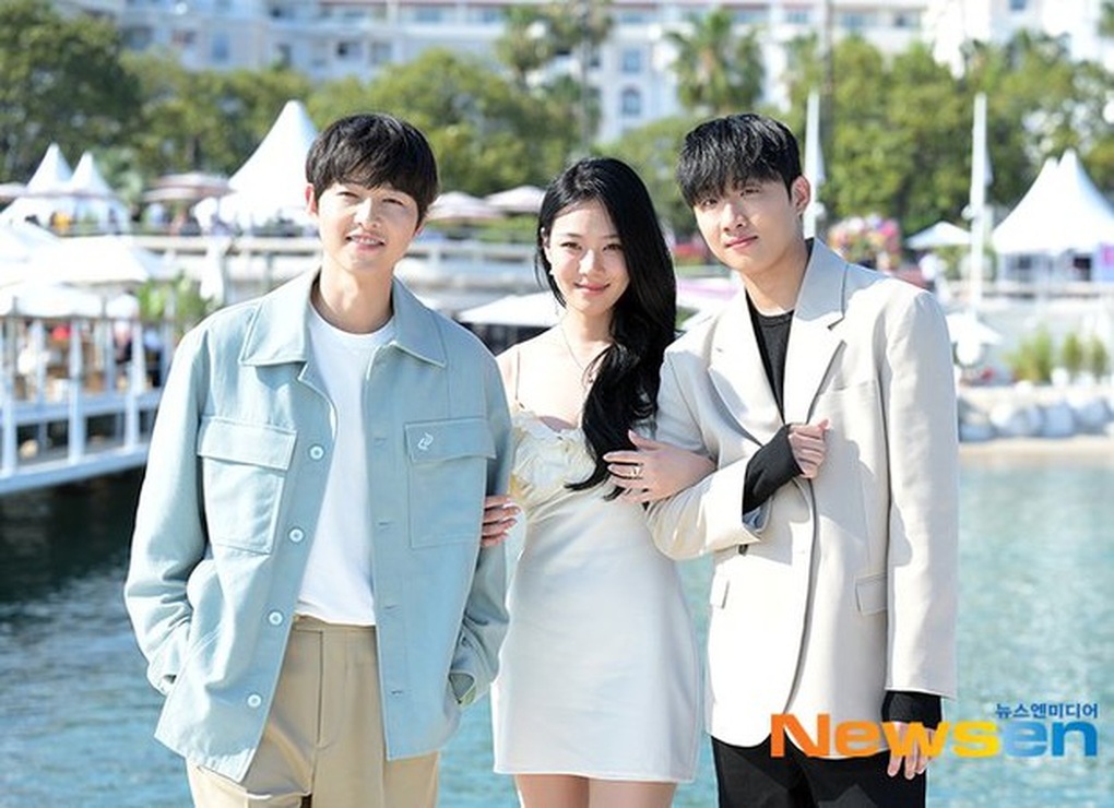 Song Joong Ki lộ diện bảnh bao, khẳng định vợ con là điều quan trọng nhất - 8 Song Joong Ki lộ diện bảnh bao, khẳng định vợ con là điều quan trọng nhất - 8