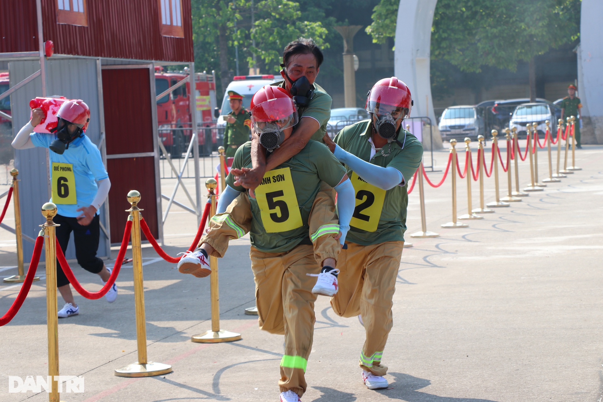 Gay cấn màn tranh tài hội thi Tổ liên gia an toàn phòng cháy chữa cháy - 9 Gay cấn màn tranh tài hội thi Tổ liên gia an toàn phòng cháy chữa cháy - 9