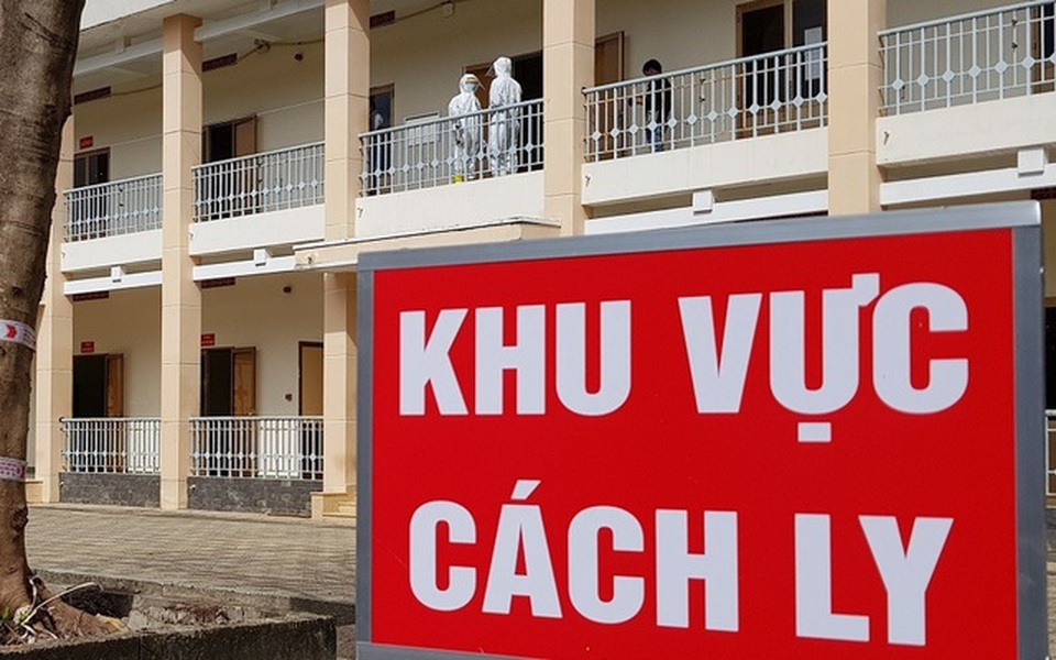 4 học sinh lớp 12 mắc Covid-19: Đề nghị xét nghiệm 328 học sinh, giáo viên - 1 4 học sinh lớp 12 mắc Covid-19: Đề nghị xét nghiệm 328 học sinh, giáo viên - 1
