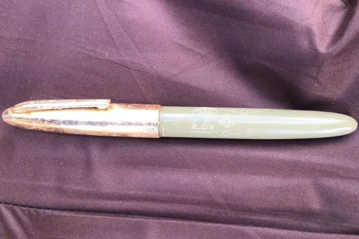 Testování DNA ostatků mučedníka odhalilo relikvii pera s vyrytým jménem - 1 Giám định ADN hài cốt liệt sỹ có di vật là cây bút được khắc tên - 1