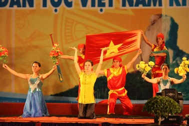 Tưng bừng sắc màu các dân tộc Việt Nam khu vực miền Trung - Tây Nguyên