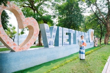 Hà Nội ra mắt biểu tượng gốm sứ “Trái tim Tình yêu Việt Nam”