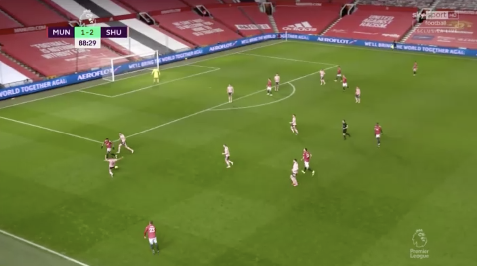 Gã lười Martial cần học hỏi sự mạnh mẽ của Cavani - 5