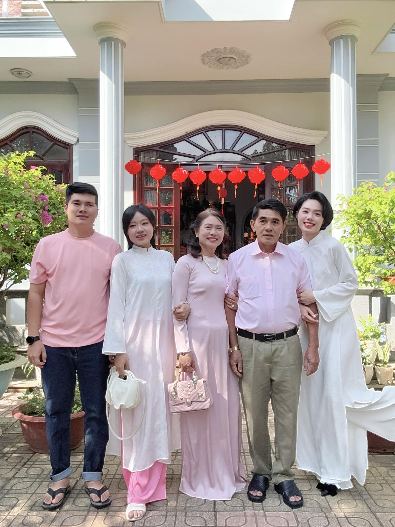 Nữ tiếp viên gợi cảm Trâm Anh: Tôi sợ khán giả chỉ thấy mình đẹp - 2