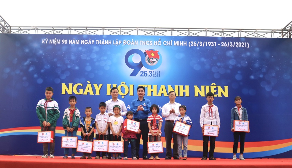 Thanh niên cả nước tưng bừng hoạt động mừng Đoàn 90 năm tuổi - 4 Thanh niên cả nước tưng bừng hoạt động mừng Đoàn 90 năm tuổi - 4