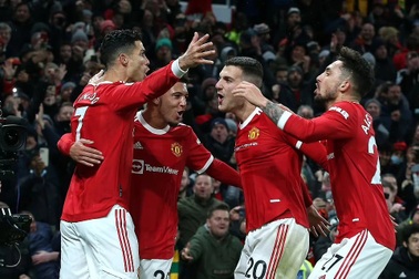 Thắng Arsenal, Man Utd sáng cửa giành lại ngôi đầu Premier League