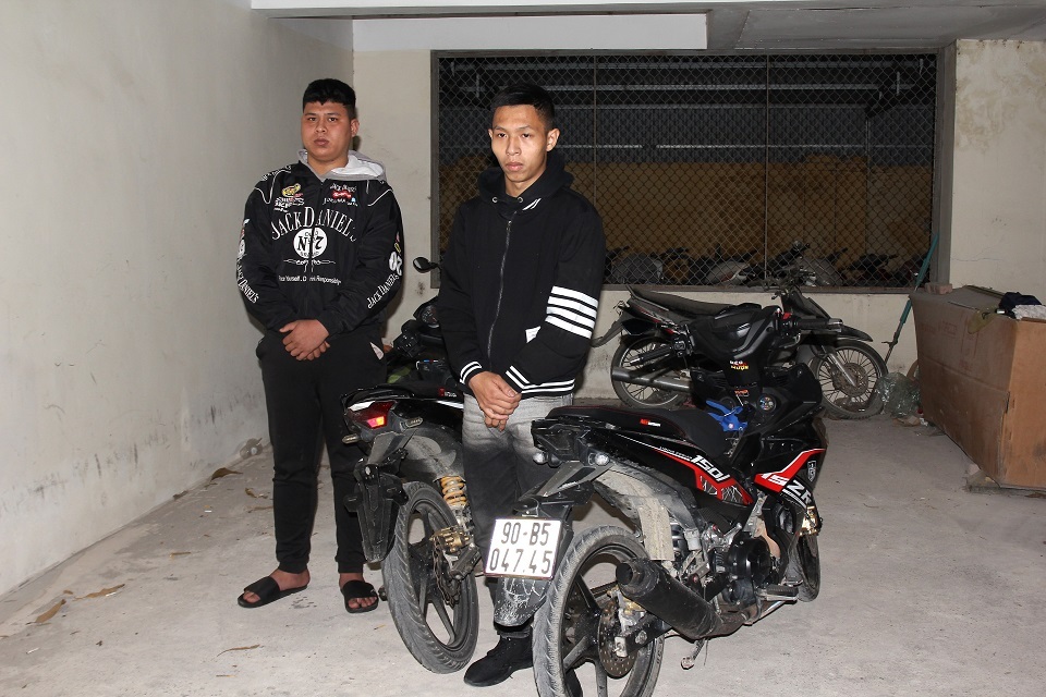 Detenidos dos sujetos que atropellaron a un policía de tránsito en Ha Nam - 1 Tạm giữ 2 đối tượng tông ngã cảnh sát giao thông ở Hà Nam - 1
