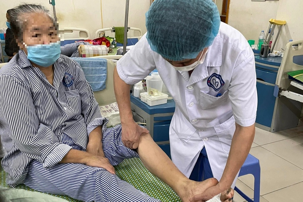 Người đàn ông bị cắt cả 2 bàn chân vì căn bệnh 5 triệu người Việt mắc phải - 1 Người đàn ông bị cắt cả 2 bàn chân vì căn bệnh 5 triệu người Việt mắc phải - 1