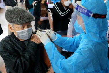 Quảng Ninh dồn lực hoàn thành 1 triệu liều vaccine mũi 3 trước Tết Âm lịch