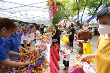 2.000 bệnh nhi nhận nhiều quà tặng đặc biệt tại "Trung thu yêu thương"