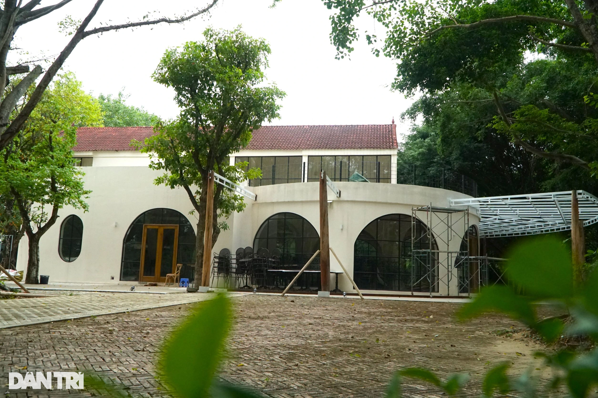 Công viên biểu tượng của tình kết nghĩa bị băm nát - 11 Công viên biểu tượng của tình kết nghĩa bị băm nát - 11