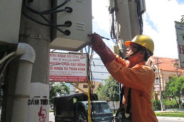 Năng suất lao động thấp nhìn từ ngành điện: Bắc thang đọc công tơ - khó chấp nhận!