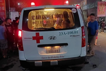 Va chạm xe cứu thương, 2 người tử vong