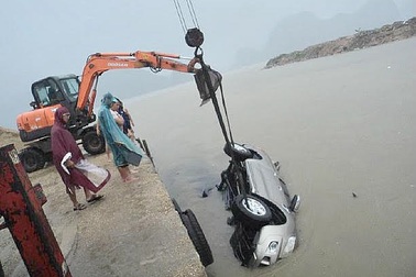 Cần quan tâm bảo hiểm thủy kích cho ô tô