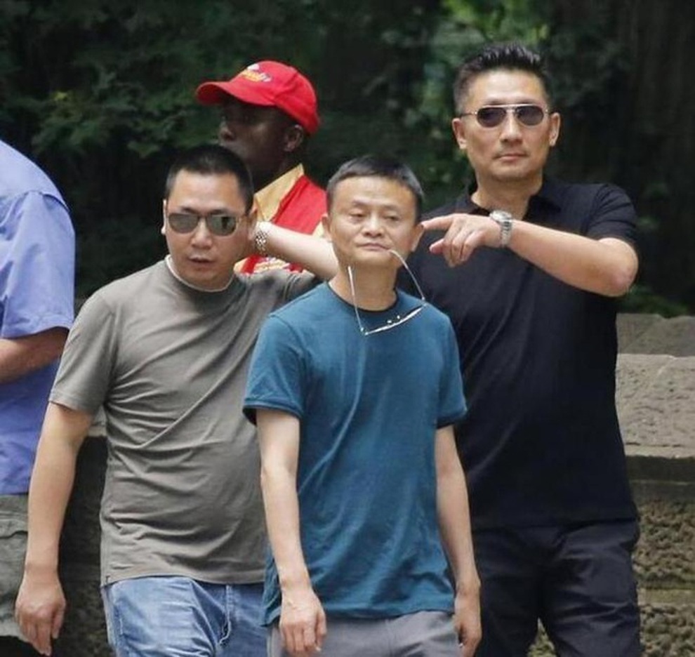 Triệu Vy bị phong sát, ông xã doanh nhân bí ẩn và giàu có ra sao? - 4 Triệu Vy bị phong sát, ông xã doanh nhân bí ẩn và giàu có ra sao? - 4