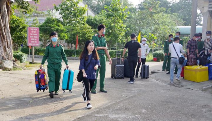 An Giang: 205 công dân trở về từ Hàn Quốc hoàn thành cách ly tập trung - Ảnh 1.