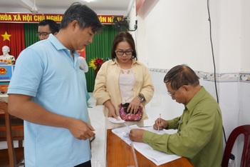 Quy định trưởng thôn, tổ trưởng dân phố không quá 70 tuổi