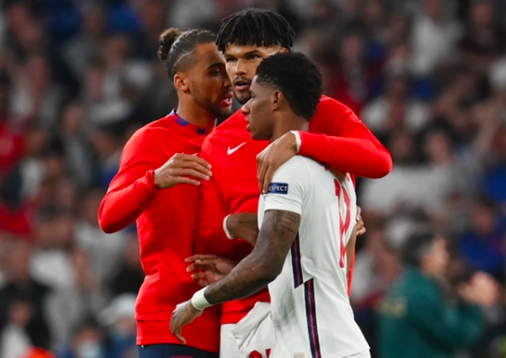 Người Anh rơi lệ sau thất bại ngay tại thánh địa Wembley - 1 Người Anh rơi lệ sau thất bại ngay tại thánh địa Wembley - 1