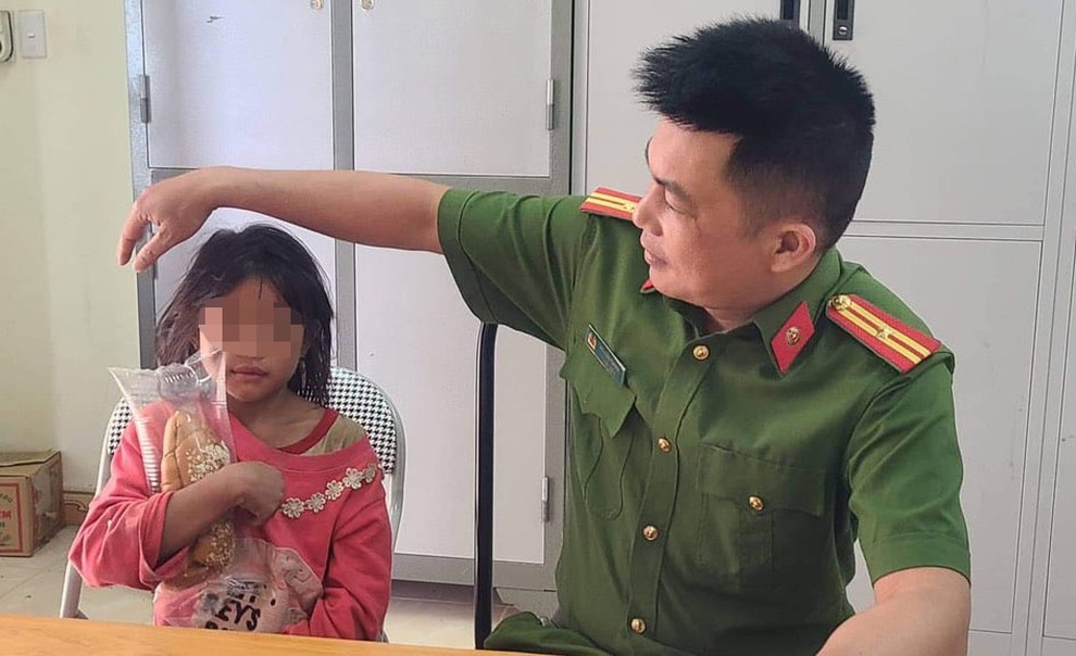 Bé gái bị bỏ đói: Bố mẹ đều nghiện ma túy, 11 tuổi không được tới trường - 1 Bé gái bị bỏ đói: Bố mẹ đều nghiện ma túy, 11 tuổi không được tới trường - 1