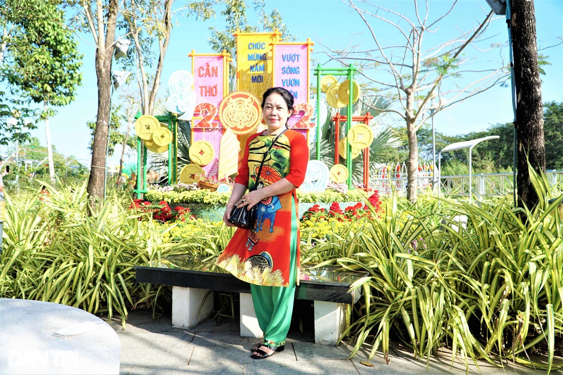 Mùng một Tết người dân Tây Đô nô nức du xuân, lễ chùa - 3 Mùng một Tết người dân Tây Đô nô nức du xuân, lễ chùa - 3