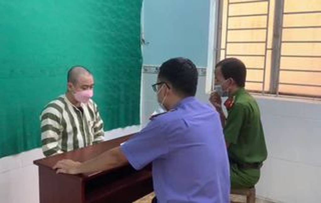 Khởi tố, bắt tạm giam diễn viên hài Hữu Tín cùng đồng phạm - 1 Khởi tố, bắt tạm giam diễn viên hài Hữu Tín cùng đồng phạm - 1