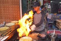 Món "bốc lửa" ở TPHCM khiến khách Tây trầm trồ, gọi là bữa sáng tuyệt vời