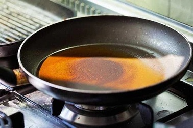 Xử lý dầu ăn thừa đúng cách, bảo vệ môi trường và sức khỏe