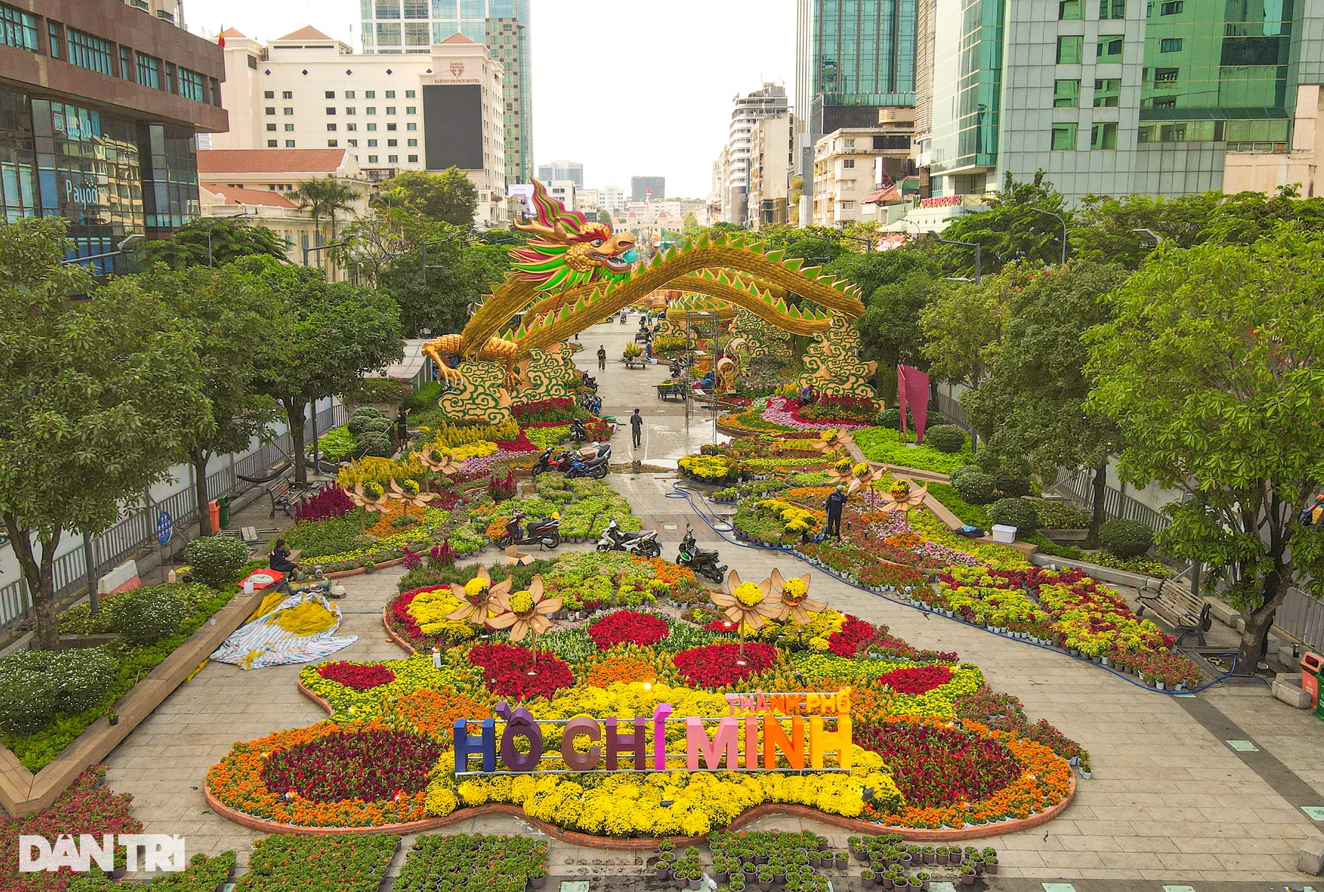 Diện mạo đường hoa Nguyễn Huệ trước ngày mở cửa - 1 Diện mạo đường hoa Nguyễn Huệ trước ngày mở cửa - 1