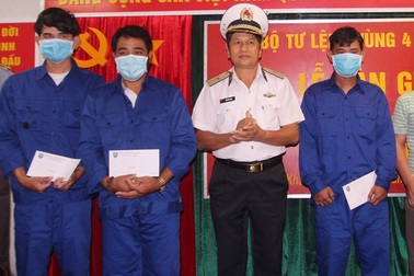 3 ngư dân sống sót thần kỳ: “5 người buông tay, chỉ 1 giờ nữa, tôi cũng...”