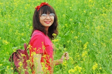 Bạn trẻ Huế mê mẩn mùa hoa cải vàng dịp cận Tết