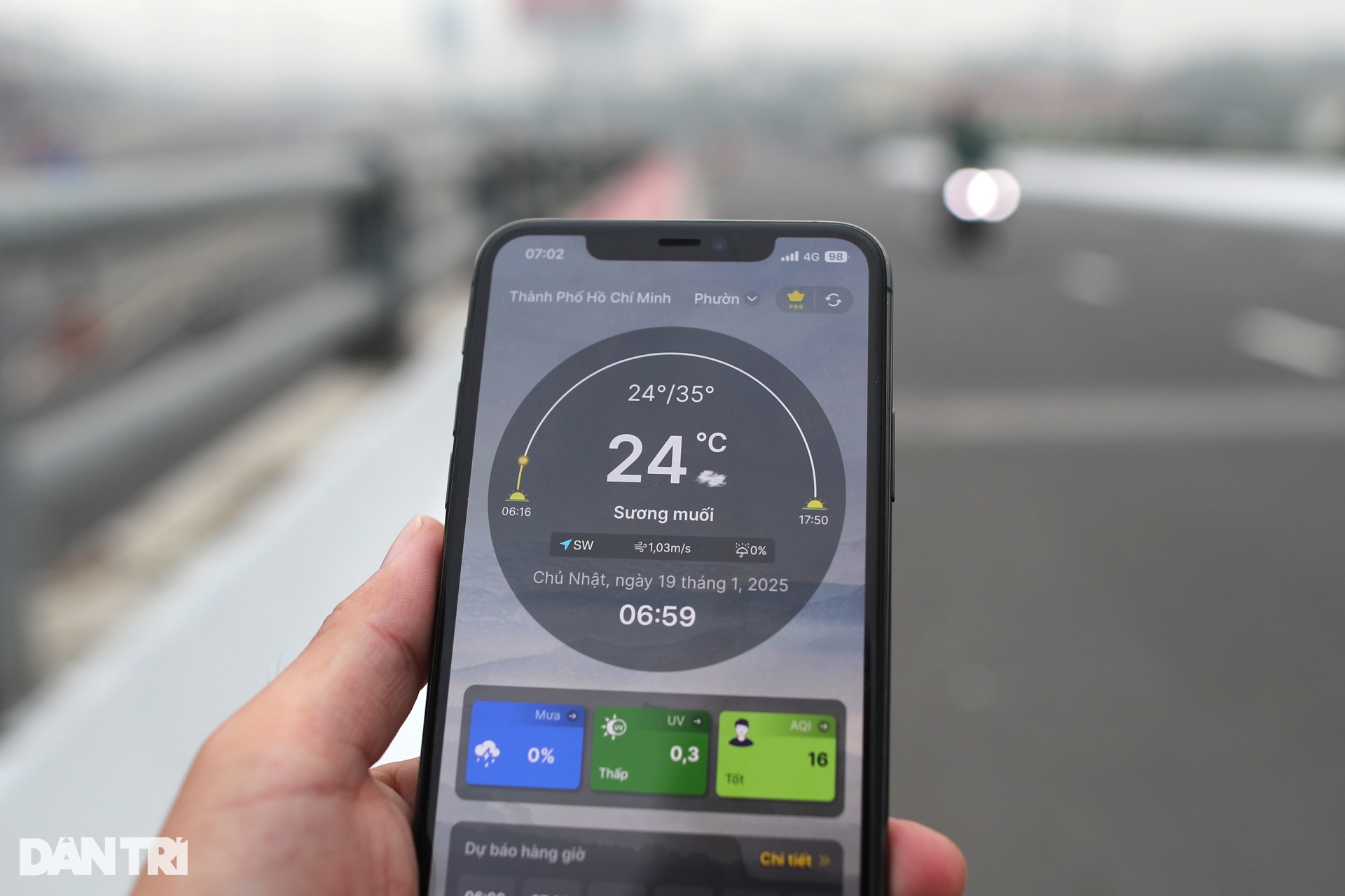 TPHCM se lạnh, chìm trong sương mù những ngày giáp Tết Nguyên đán - 7 TPHCM se lạnh, chìm trong sương mù những ngày giáp Tết Nguyên đán - 7