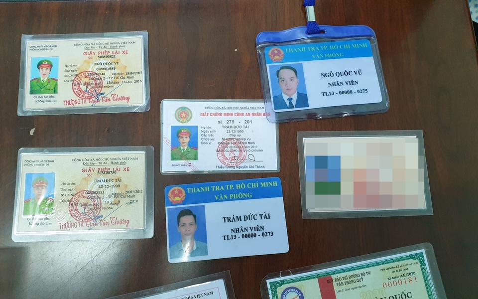 Xử phạt vi phạm luật giao thông, lộ ra đường dây làm giả giấy tờ công an - 1 Xử phạt vi phạm luật giao thông, lộ ra đường dây làm giả giấy tờ công an - 1