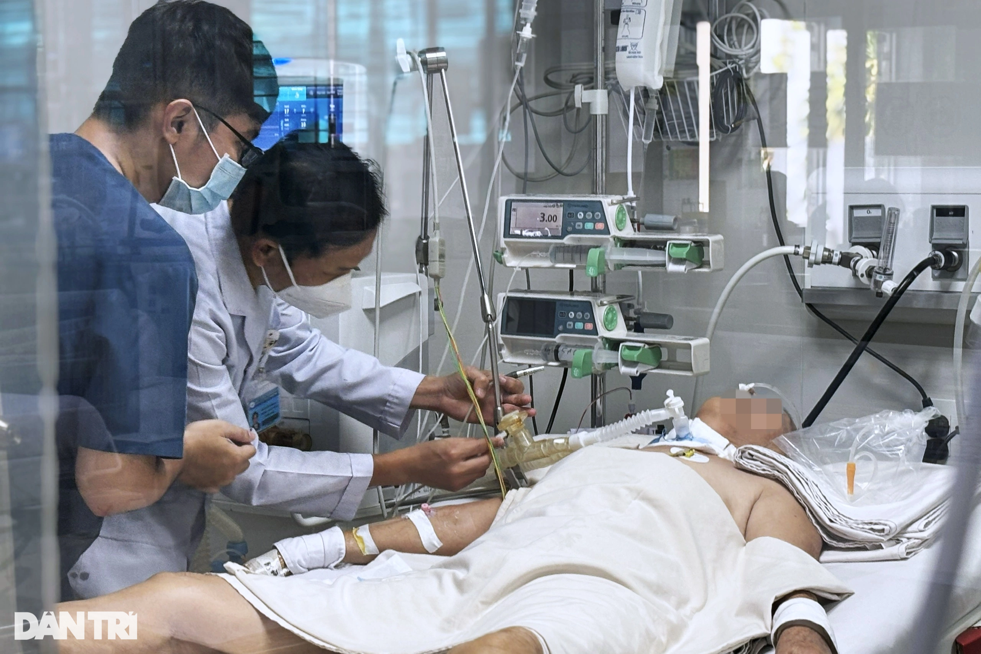 Từ cậu bé suýt chết vì lang vườn thành cứu tinh của bệnh nhân nguy kịch - 8 Từ cậu bé suýt chết vì lang vườn thành cứu tinh của bệnh nhân nguy kịch - 8