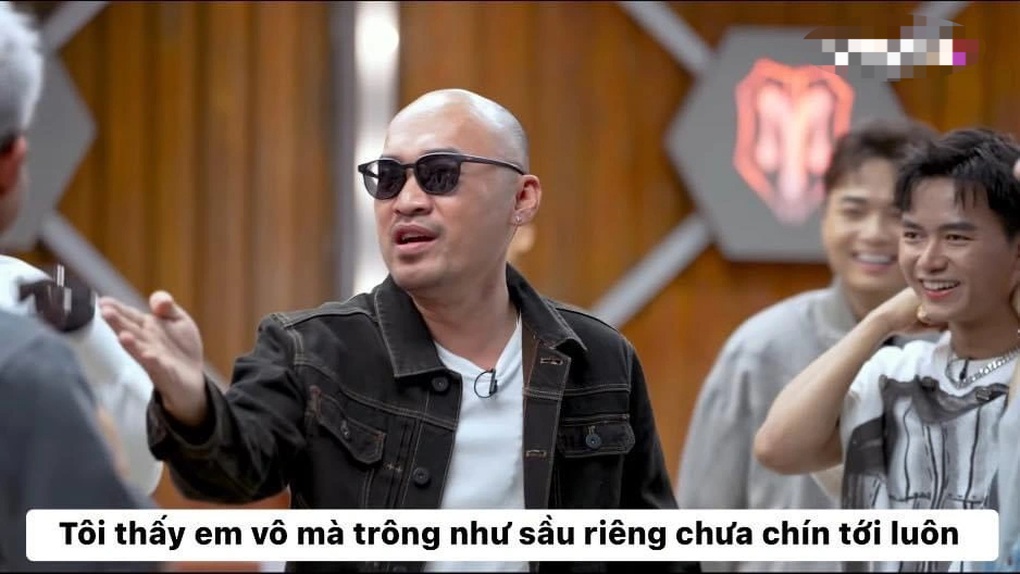 Tiến Luật hát nhạc buồn nhưng lại gây cười, bị chế ảnh sau show Anh trai - 7 Tiến Luật hát nhạc buồn nhưng lại gây cười, bị chế ảnh sau show Anh trai - 7