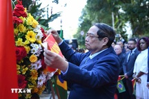 Thủ tướng dâng hoa tại Biển kỷ niệm Chủ tịch Hồ Chí Minh ở Rio de Janeiro