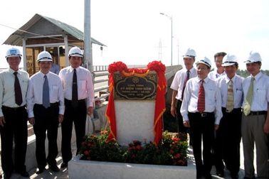 Gắn biển Công trình 1.000 năm Thăng Long cho cây cầu ở Đà Nẵng