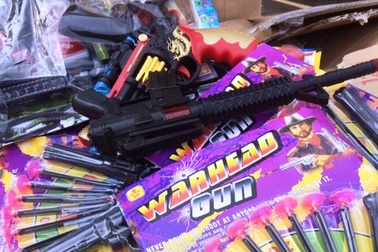 Bắt vụ vận chuyển số lượng lớn đồ chơi bạo lực